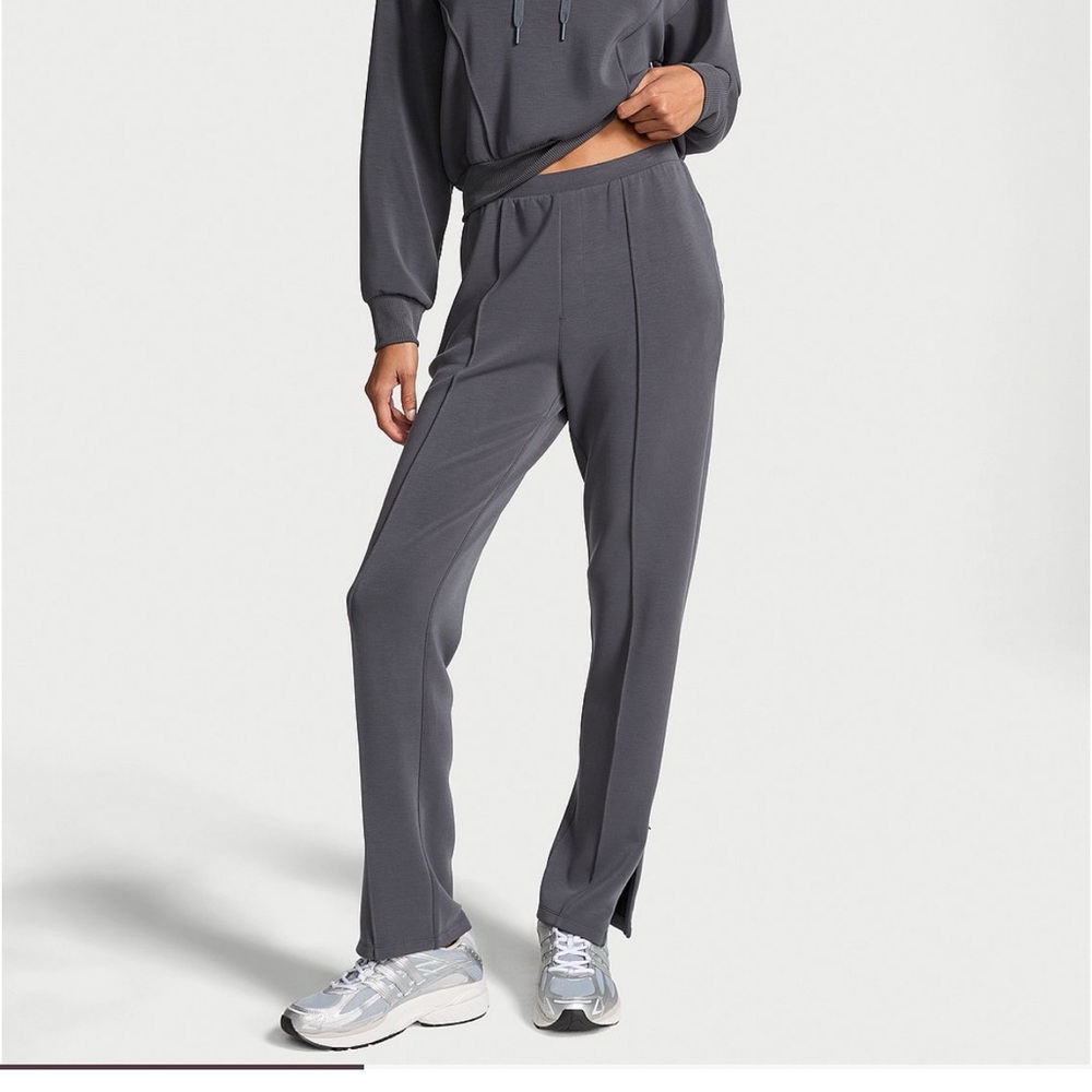 VSX
Featherweight Knit Tailored Slim Pant